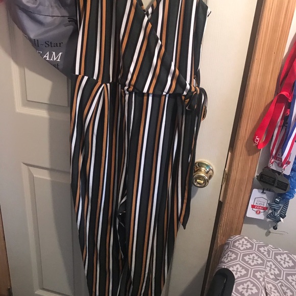 Selling my closet 😂 - Picture 12 of 16